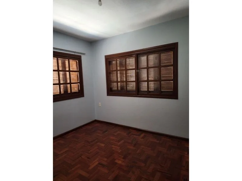 Casa de 3 dormitórios no Cruzeiro com área comercial no piso inferior — foto 11