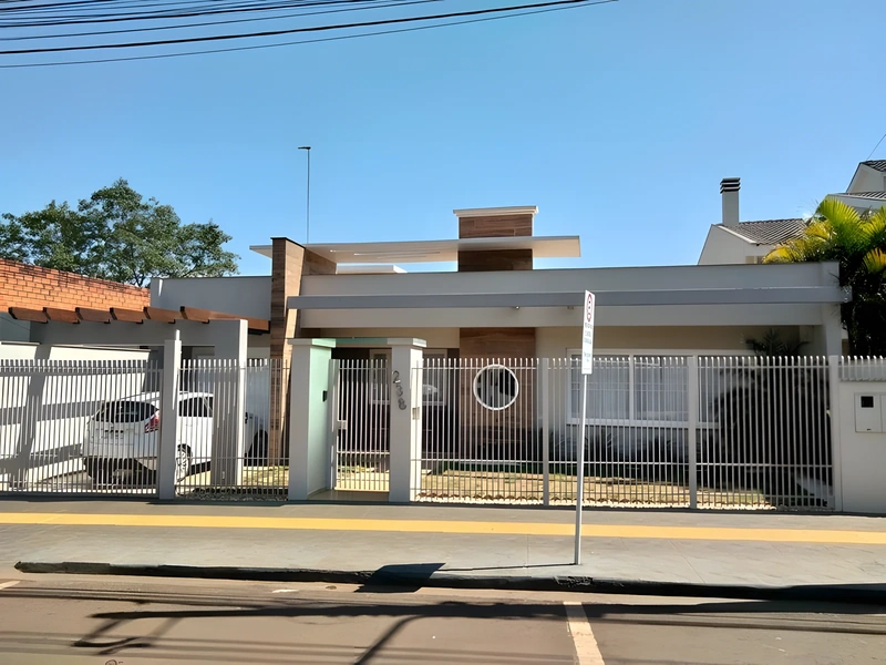 Casa com 3 dormitórios e piscina no Centro de Santa Rosa
