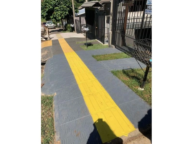 Casa geminada ?? 2 quartos 1 banheiro Toda murada Quiosque com churrasqueira Garagem coberta 48m + quiosque - Próximo ao IFF - Financiável — foto 3 de 9
