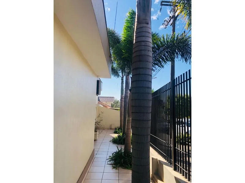 Casa de esquina no Centro com 3 dormitórios — foto 2