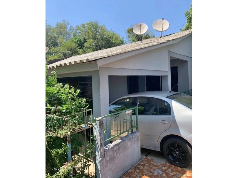 Casa a venda no bairro Planalto, a casa possui 3 quartos 2 banheiros, 2 cozinhas , churrasqueira, ampla varanda, — foto 3 de 10