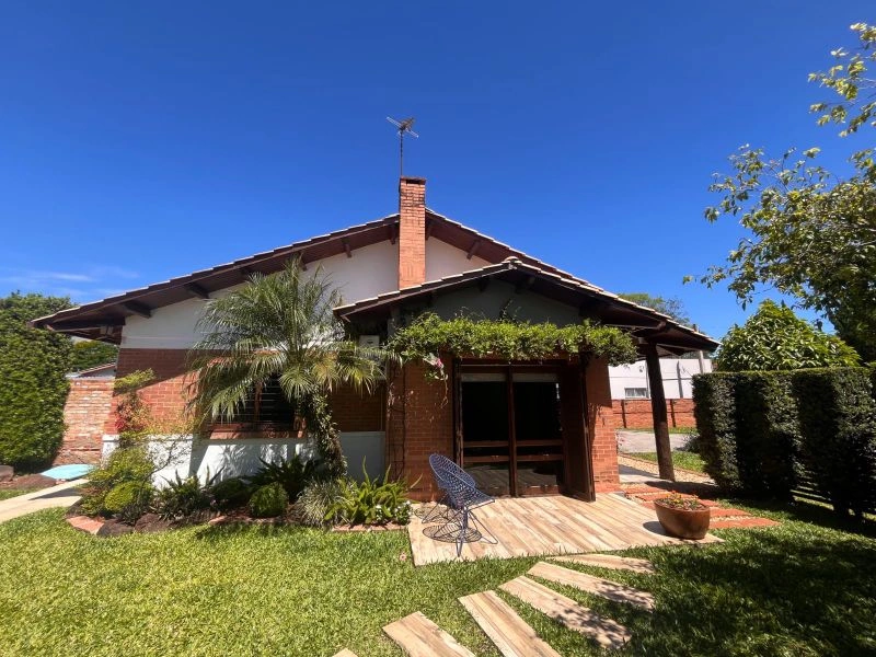 Casa com 2 dormitórios, 3 vagas e sistema fotovoltaico no bairro Cruzeiro — foto 1 de 38