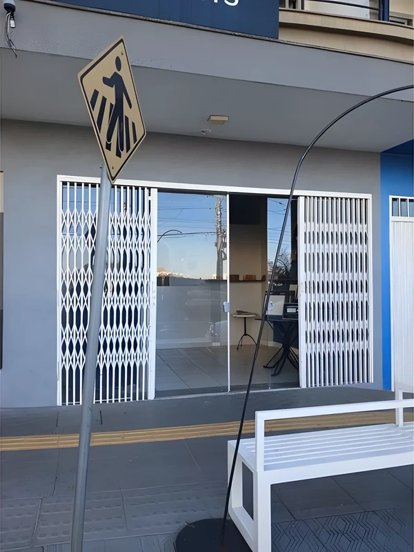 Sala comercial de 54 m² com pé-direito alto, no bairro Centro – Santa Rosa/RS — foto 1 de 6