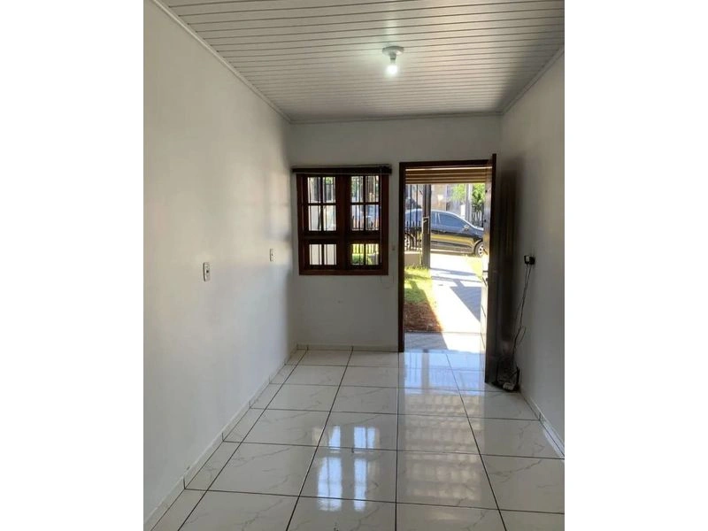 Casa geminada ?? 2 quartos 1 banheiro Toda murada Quiosque com churrasqueira Garagem coberta 48m + quiosque - Próximo ao IFF - Financiável — foto 4 de 9