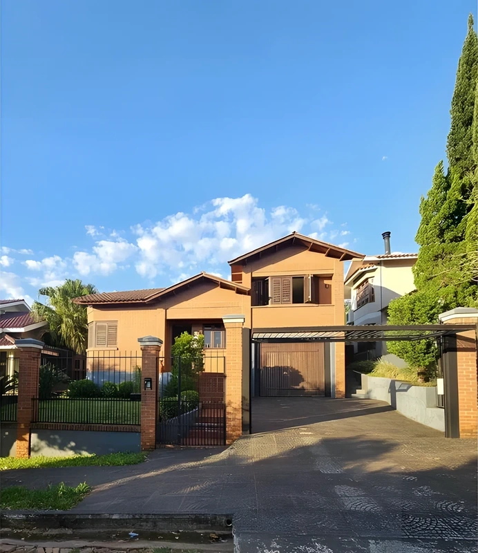 Casa com 4 dormitórios à venda, 247 m² por R$ 1.380.000,00 - Centro - Santa Rosa/RS