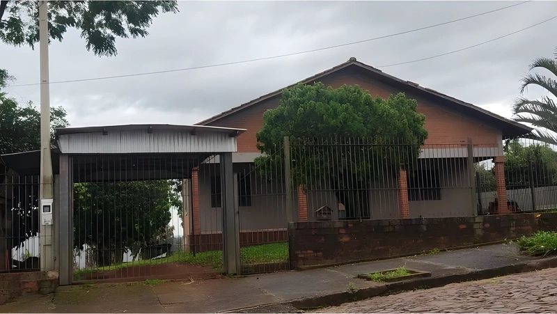 Casa à venda por R$ 635.000 - Central - Santa Rosa/RS