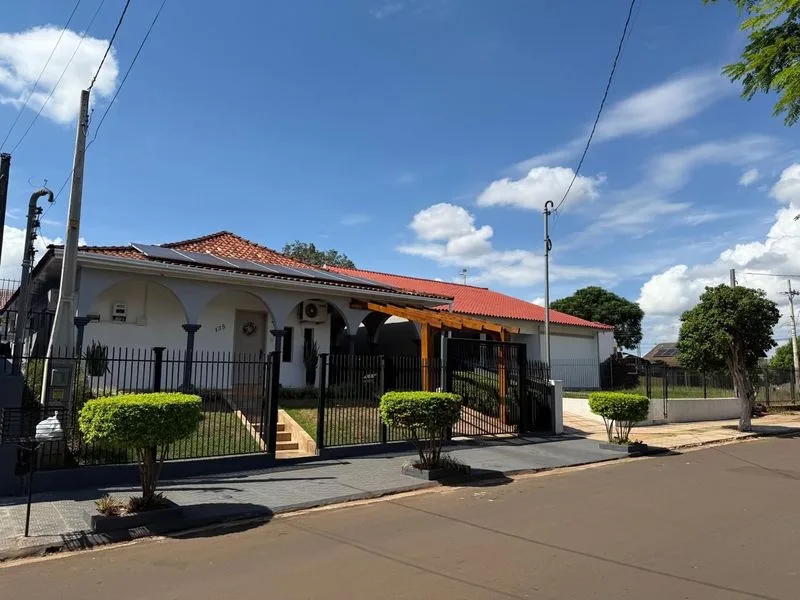 Casa com 3 quartos e piscina no bairro São Francisco — foto 1