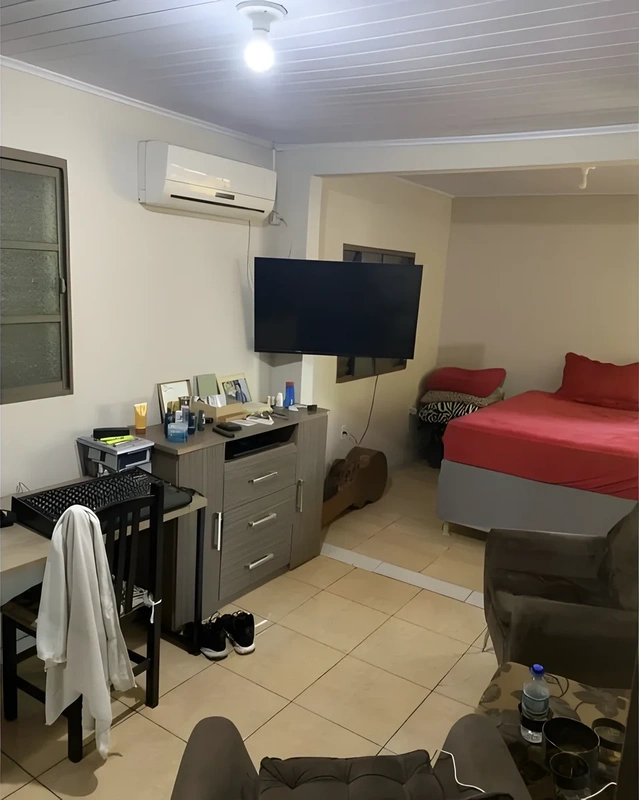 Casa a venda no bairro Planalto, a casa possui 3 quartos 2 banheiros, 2 cozinhas , churrasqueira, ampla varanda, — foto 2 de 10