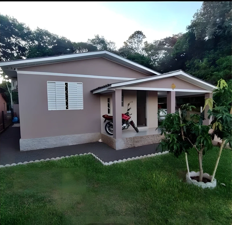 Casa a venda com piscina e festeiro