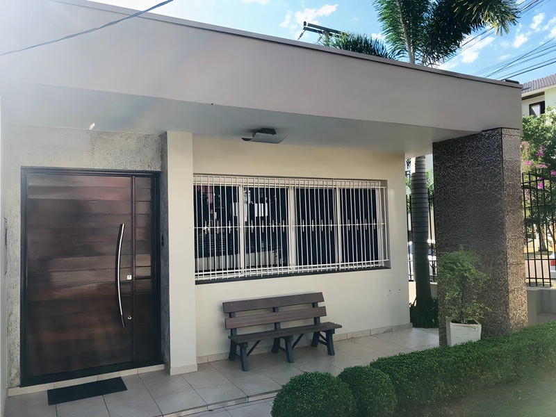Casa de esquina no Centro com 3 dormitórios