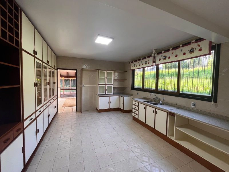 Casa com 3 dormitórios e 268 m² no bairro Centro — foto 9 de 23