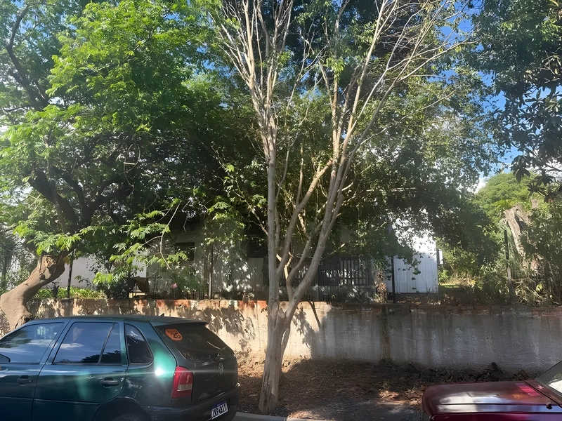 Casa de madeira em terreno de 420 m² no bairro Glória — foto 2 de 3