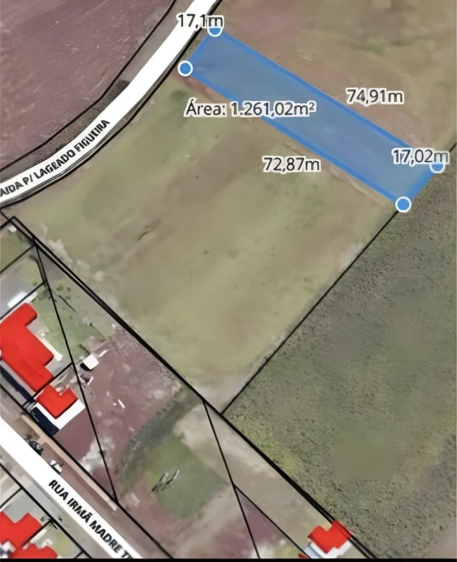 Excelente oportunidade! Oferecemos à venda um amplo terreno no bairro Figueira, com 1.261m² (medindo 17m x 74m). O imóvel pode ser vendido fra — foto 2 de 4