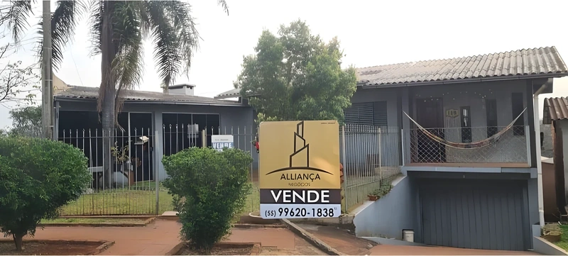 Casa com 3 dormitórios e piscina em São Francisco
