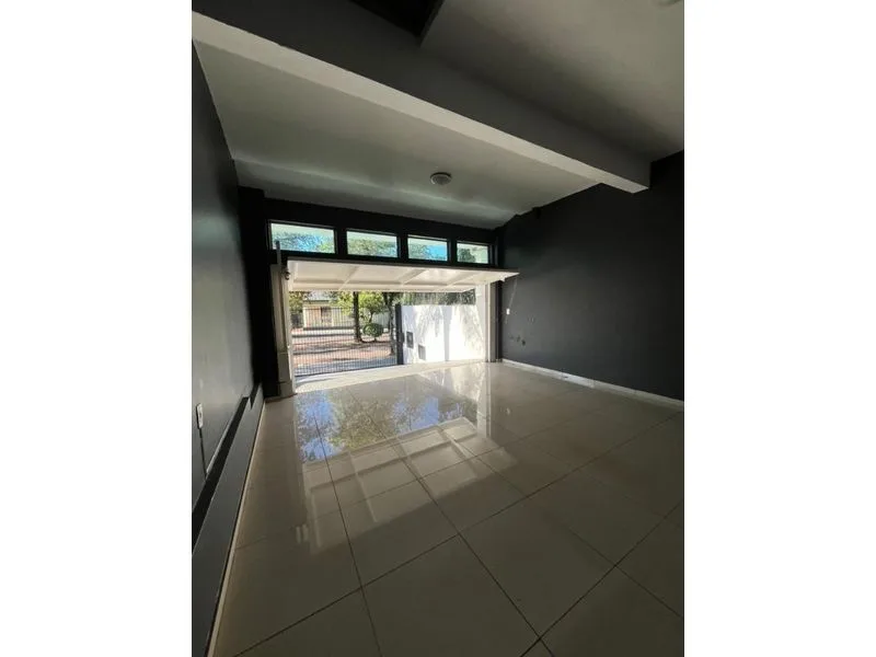 Casa de alto padrão no Centro com 4 dormitórios e piscina — foto 5
