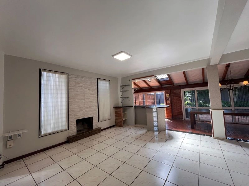 Casa com 3 dormitórios e 268 m² no bairro Centro — foto 3 de 23