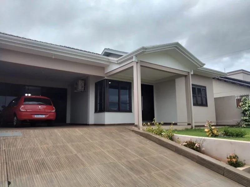 Casa com 3 dormitórios e edícula na Glória — foto 1