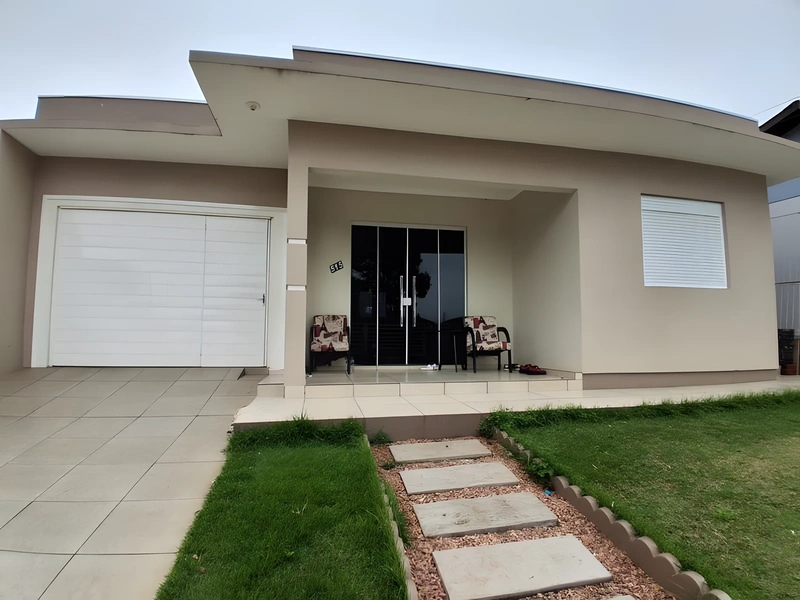 Casa no Planalto com 2 dormitórios e garagem