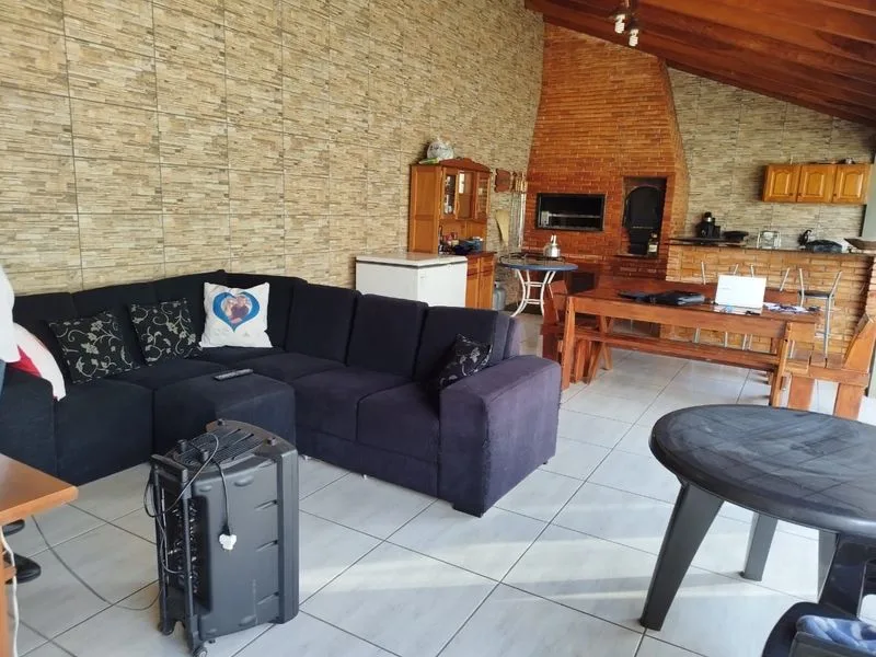 Casa de esquina com 3 dormitórios na Central, Santa Rosa — foto 2