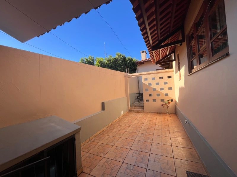 Casa com 4 dormitórios e 2 vagas no Centro — foto 17 de 51