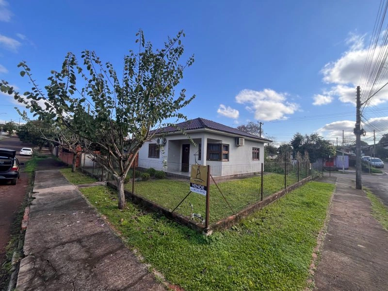 Casa de esquina no bairro São Francisco com 396,50 m² de terreno