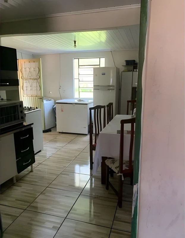 Casa a venda no bairro Planalto, a casa possui 3 quartos 2 banheiros, 2 cozinhas , churrasqueira, ampla varanda, — foto 9 de 10