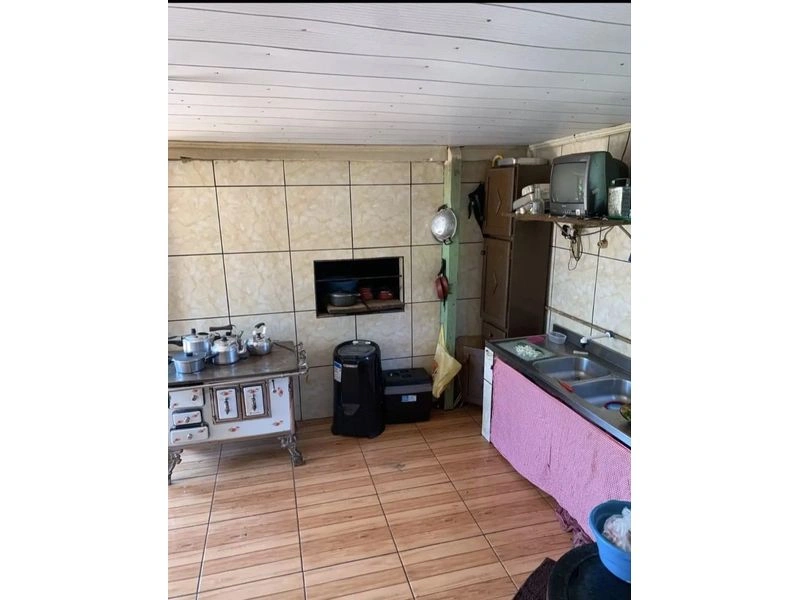 Casa a venda no bairro Planalto, a casa possui 3 quartos 2 banheiros, 2 cozinhas , churrasqueira, ampla varanda, — foto 6 de 10