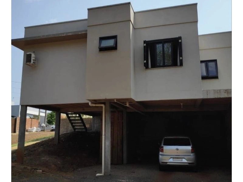 Bela casa , pronta para morar. Piso porcelanato, aberturas em madeira, muros Espaço para piscina e edícula. Lavanderia interna. Ficam os móveis so — foto 8 de 9