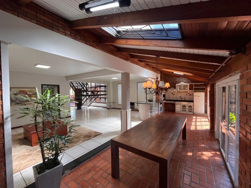 Casa com 3 dormitórios e 268 m² no bairro Centro — foto 6 de 23