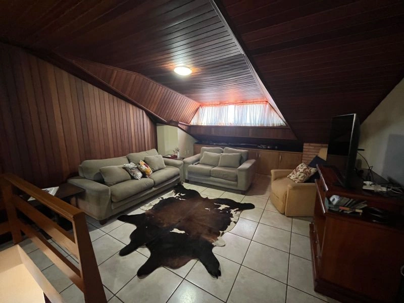 Casa com 4 dormitórios e 2 vagas no Centro — foto 45 de 51