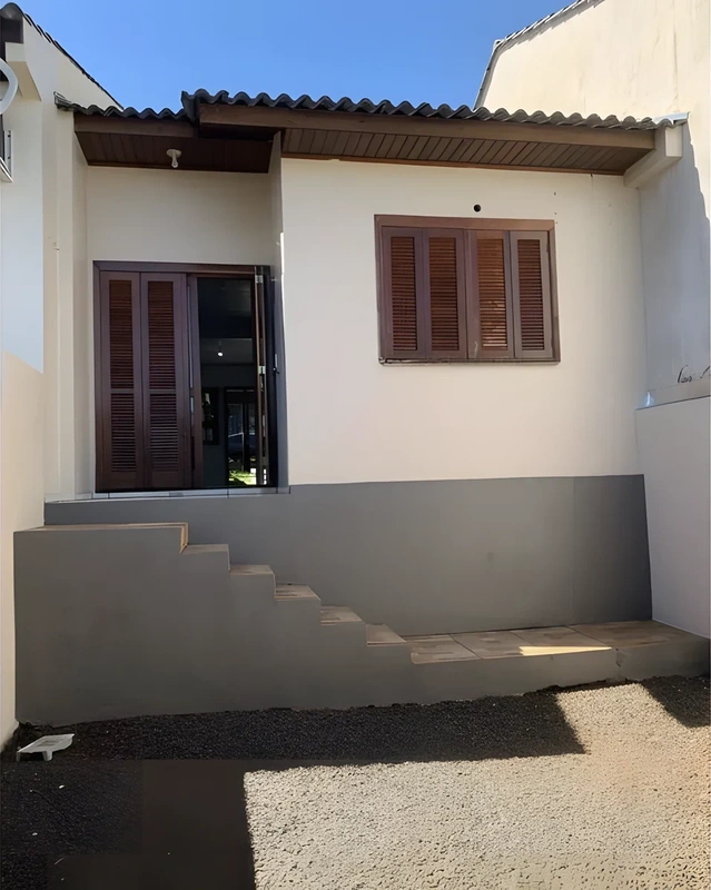 Casa geminada 2 quartos 1 banheiro Toda murada Quiosque com churrasqueira Garagem coberta 48m + quiosque - Próximo ao IFF - Financiável — foto 2 de 9