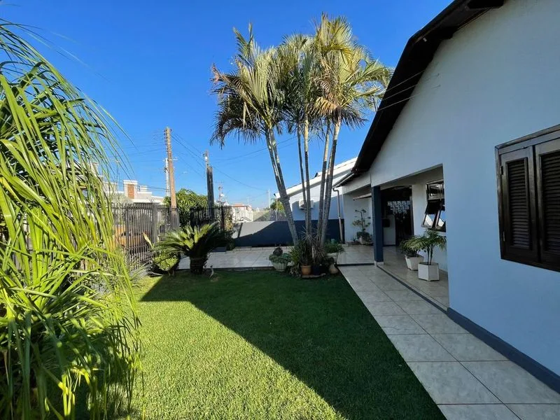 Casa com 3 quartos no bairro Glória — foto 2