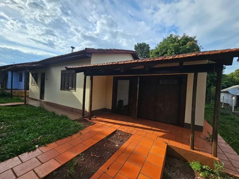 Casa no Cruzeiro com garagem coberta para dois carros — foto 1