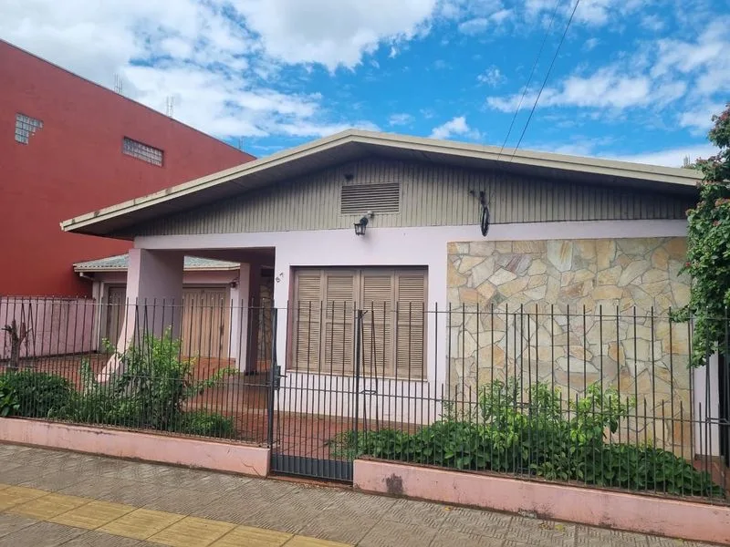 Casa no Centro com terreno amplo e potencial comercial — foto 1