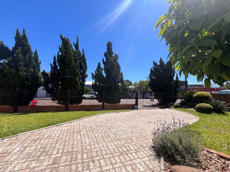 Casa com 2 dormitórios, 3 vagas e sistema fotovoltaico no bairro Cruzeiro — foto 16 de 38