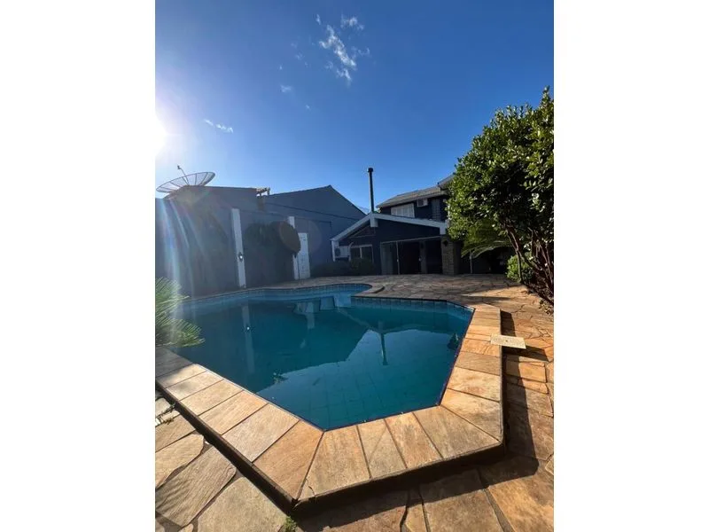 Casa de alto padrão no Centro com 4 dormitórios e piscina — foto 20