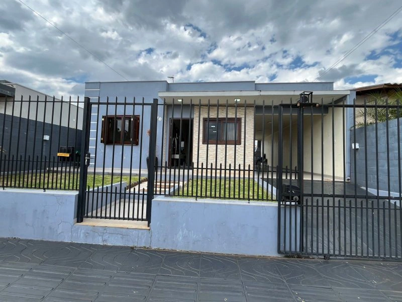 Casa 2 dormitórios com piscina no bairro São Francisco — foto 1 de 24