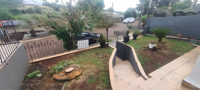 Casa com 3 dormitórios e quintal cercado no bairro Central – Santa Rosa/RS — foto 2 de 11