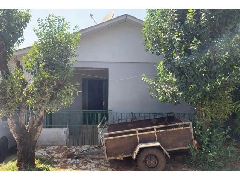 Casa a venda no bairro Planalto, a casa possui 3 quartos 2 banheiros, 2 cozinhas , churrasqueira, ampla varanda,