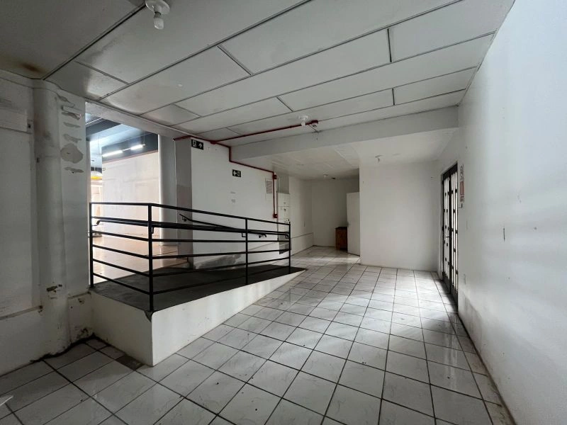 Sala comercial térrea com 186 m² no bairro Centro — foto 9 de 13