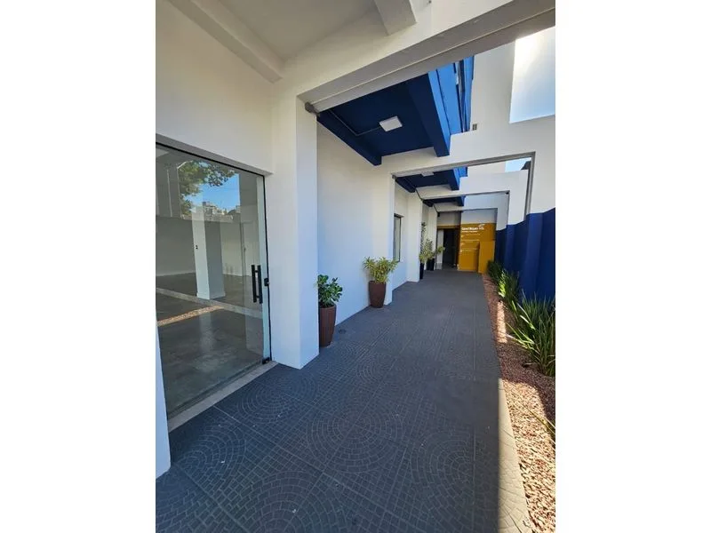 Sala comercial no Centro com água, luz e IPTU inclusos no primeiro ano — foto 3
