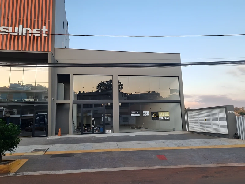 Sala comercial com mezanino no Centro de Santa Rosa