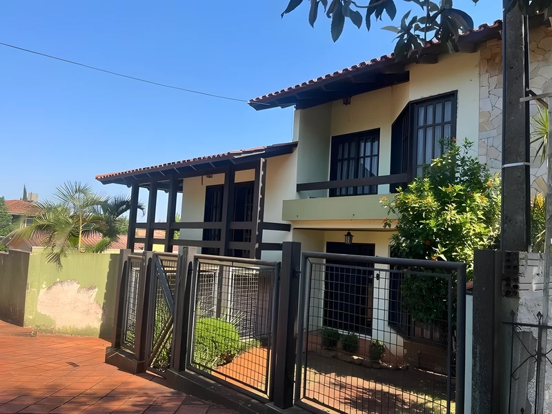 Casa com 4 dormitórios e piscina no bairro Centro – Santa Rosa/RS — foto 1 de 18
