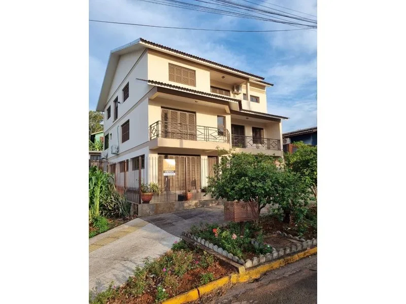 Casa de alto padrão com 6 dormitórios no Centro de Santa Rosa — foto 1