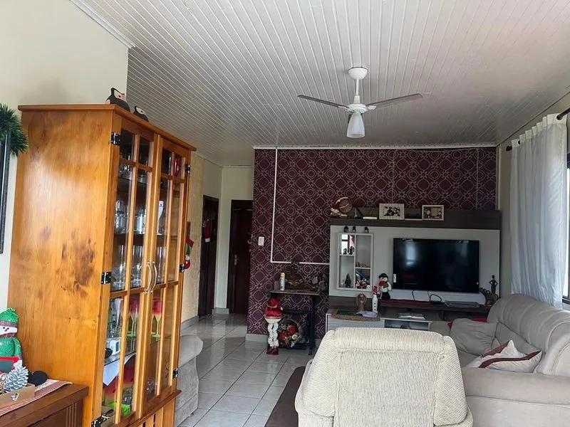 Casa em centro com 3 dormitórios e 2 banheiros — foto 3
