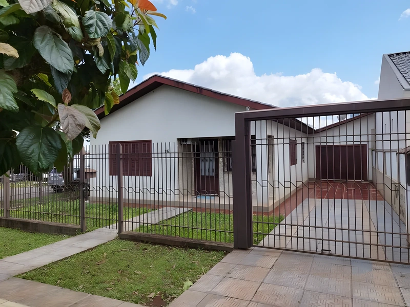 Casa de esquina com 3 dormitórios na Central, Santa Rosa
