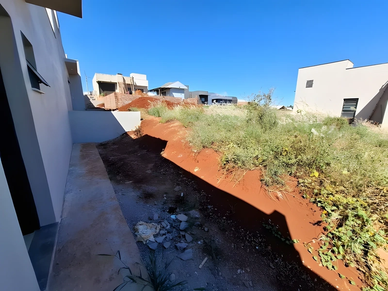 CASAS GEMINADAS A VENDA NO OTEAMENTO GUIA LOPES — foto 10 de 14