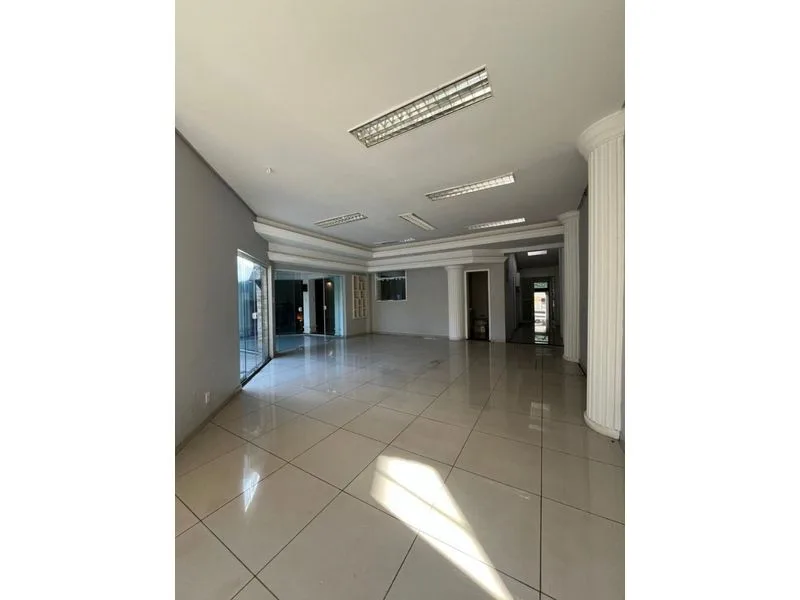 Casa de alto padrão no Centro com 4 dormitórios e piscina — foto 12