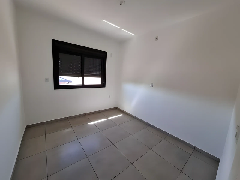 CASAS GEMINADAS A VENDA NO OTEAMENTO GUIA LOPES — foto 12 de 14