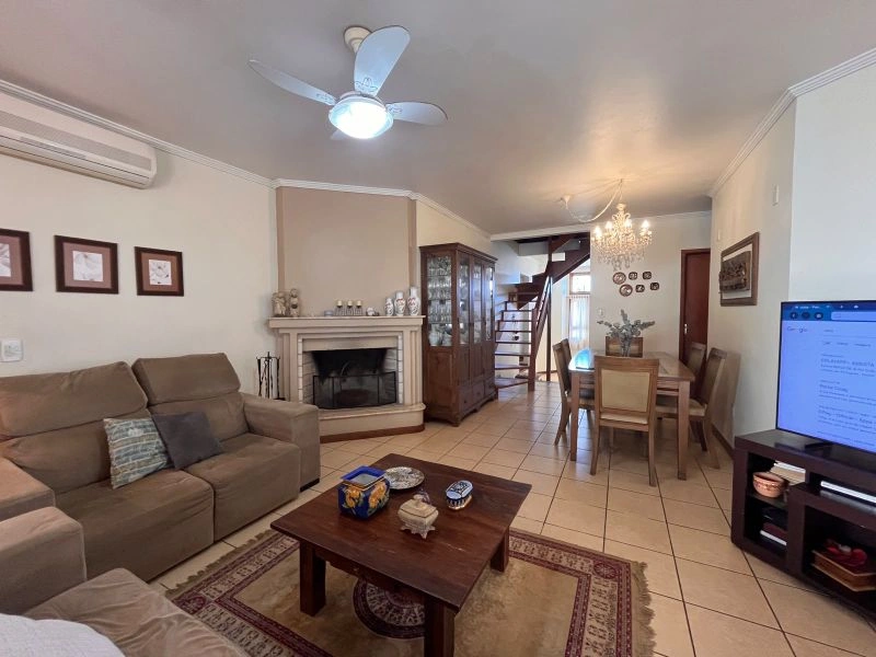 Casa com 4 dormitórios e 2 vagas no Centro — foto 10 de 51
